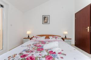 Family friendly house with a swimming pool Maslenica, Novigrad - 13770