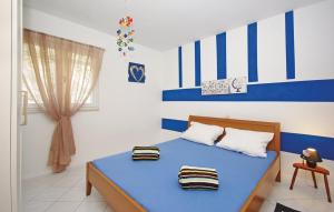 Family-friendly apartments with swimming pool Makarska - 13772