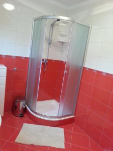 Apartments by the sea Vinisce, Trogir - 13775