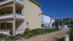 Apartments by the sea Vir - 13801