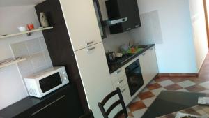 Apartments by the sea Vir - 13801