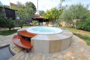 Seaside holiday house Vrboska (Hvar) - 13813