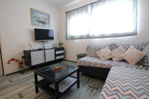 Apartments by the sea Vinjerac, Zadar - 13811