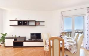 Family friendly apartments with a swimming pool Podstrana, Split - 13828