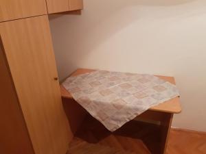 Apartments with a parking space Omis - 13785