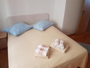 Apartments with a parking space Omis - 13785