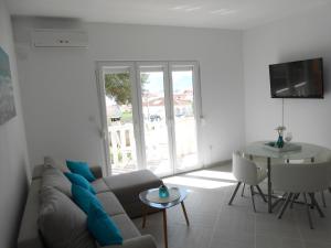 Apartment Okrug Gornji 13859a