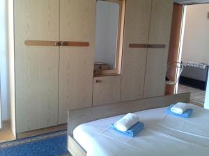 Apartments with a parking space Grebastica, Sibenik - 13860