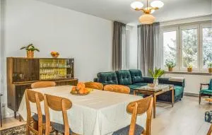 Cozy Apartment In Darlowo With Wifi - Russhagen