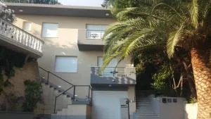 Seaside apartments with a swimming pool Krilo Jesenice, Omis - 13898 - Krilo