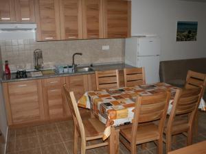 Apartments by the sea Vrboska (Hvar) - 13904