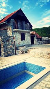 Family friendly house with a swimming pool Zagvozd Zagora  13901