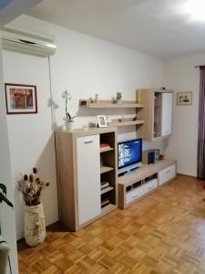 Apartments with a parking space Zadar - 13910