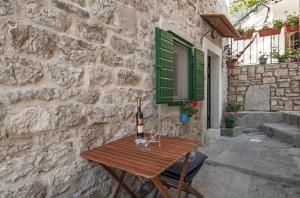 Seaside holiday house Maslinica, Solta - 13965