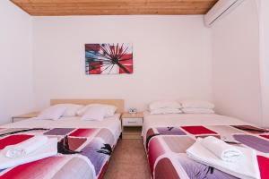 Apartments by the sea Podaca, Makarska - 13974