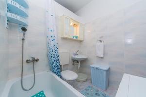 Apartments by the sea Podaca, Makarska - 13974