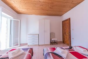 Apartments by the sea Podaca, Makarska - 13974