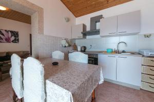 Apartments by the sea Podaca, Makarska - 13974