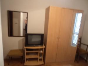 Apartments and rooms with parking space Makarska - 13979