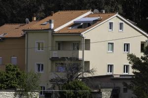 Apartments by the sea Palit, Rab - 13990 