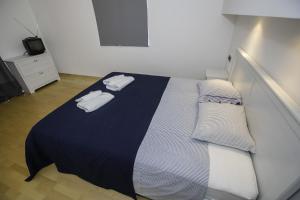 Apartments by the sea Palit, Rab - 13990