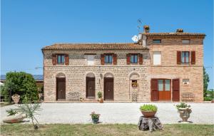 Lovely Home In Tolentino With Kitchen