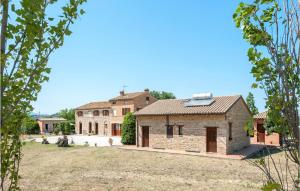 Lovely Home In Tolentino With Kitchen