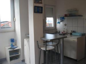 Apartments with a parking space Stanici, Omis - 14046