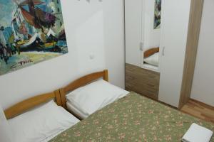 Apartments with WiFi Rijeka - 14061