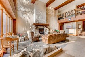 2 Bedroom Colorado Vacation Rental Situated In River Run Village Steps From The Summit Express Gondola