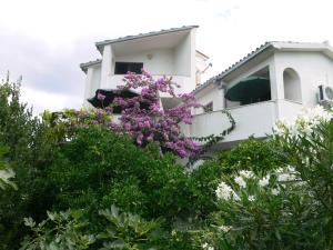 Apartments with a parking space Okrug Donji, Ciovo - 13732 