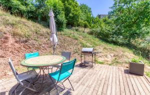 Maisons de vacances Nice Apartment In Saint Laurent Dolt With Wifi, Heated Swimming Pool And 2 Bedrooms : photos des chambres