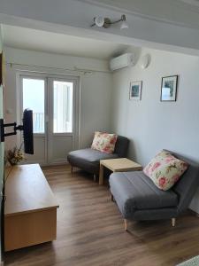 Two-Bedroom Apartment with Terrace and Sea View room in Apartments by the sea Tucepi Makarska - 2699