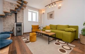 2 Bedroom Nice Home In Runovici 