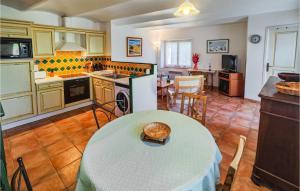 Maisons de vacances Beautiful home in Berlou with WiFi and 2 Bedrooms : photos des chambres