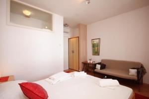 Apartments by the sea Brela, Makarska - 6689