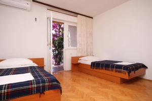 Apartments and rooms with parking space Podgora, Makarska - 6790