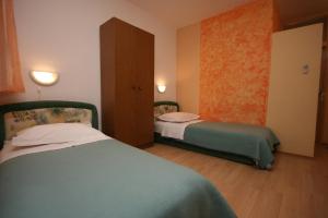 Apartments by the sea Tucepi, Makarska - 6806