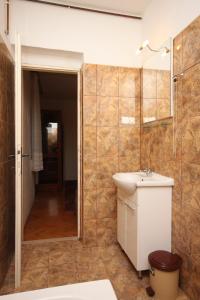 Apartments by the sea Podaca, Makarska - 6821