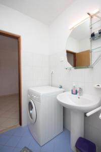 Apartments by the sea Banj, Pasman - 8206