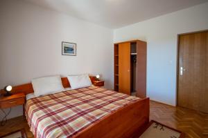 Apartments with parking space Pasman - 8214