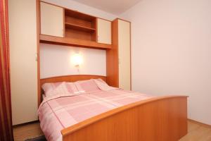 Apartments by the sea Pasman - 8217