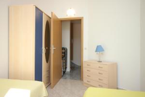 Family friendly seaside apartments Preko, Ugljan - 8232