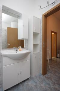 Family friendly seaside apartments Preko, Ugljan - 8232
