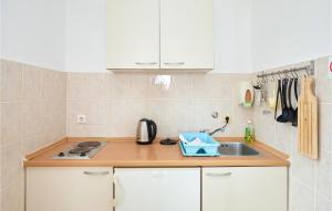 1 Bedroom Lovely Apartment In Saplunara 