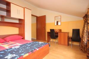 Apartments by the sea Kali, Ugljan - 8234