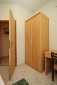 Apartments by the sea Kali, Ugljan - 8235