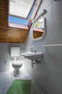 Apartments with a parking space Ugljan - 8241