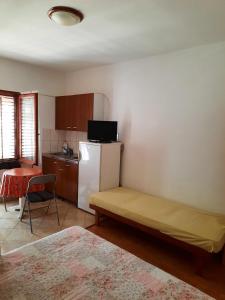 Apartments and rooms with parking space Susica, Ugljan - 8265