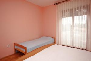 Apartments by the sea Ugljan - 8301